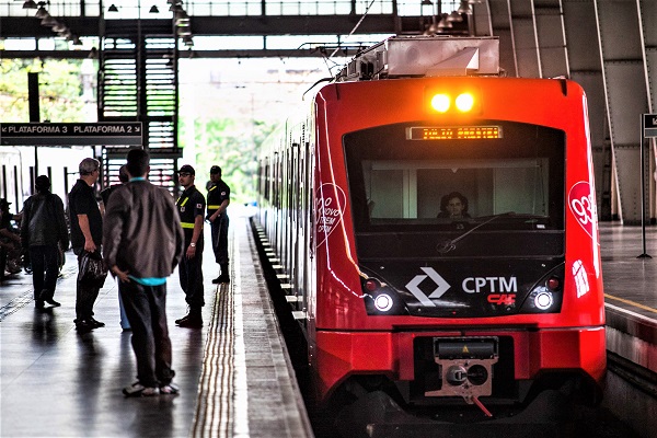 Alckmin entrega trens linha 8