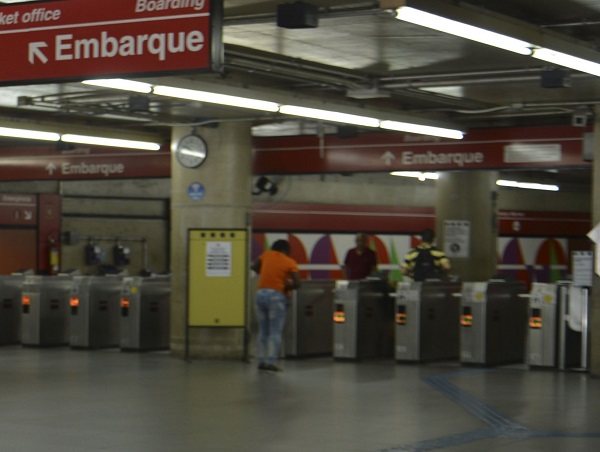 Mulher dá à luz a menino na estação Brás do Metrô de São Paulo - Jornal  Folha Metropolitana