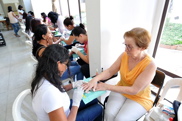 Serviços Gratuitos Semana das Mães_Foto Sidnei Barros 006