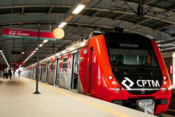 MOVIMENTAÇÃO NA ESTAÇÃO AEROPORTO-GUARULHOS.