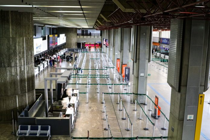 MOVIMENTACAO AEROPORTO DE GUARULHOS, DEVIDO AOS CANCELAMENTOS DE VOOS EM DECORRENCIA DA PANDEMIA CORONAVIRUS, EM GUARULHOS, NA REGIAO METROPOLITANA DE SAO PAULO, NESTA QUINTA-FEIRA (02)