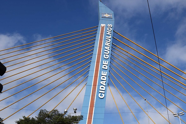 VIADUTO CIDADE DE GUARULHOS CORRE RISCO DE DESMORONAMENTO.