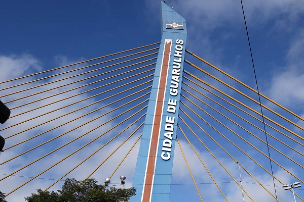 VIADUTO CIDADE DE GUARULHOS CORRE RISCO DE DESMORONAMENTO.