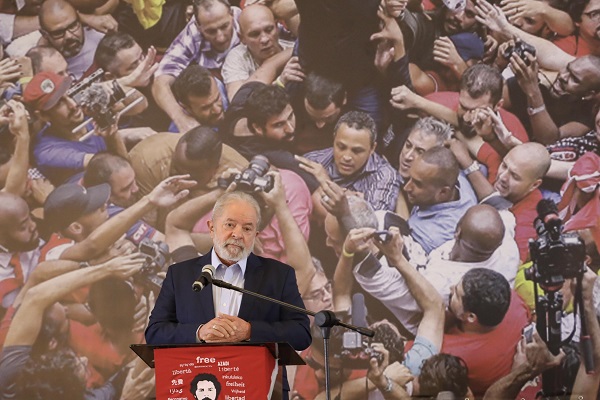 LULA COLETIVA DE IMPRENSA NO SINDICATO DOS METALÚRGICOS DO ABC