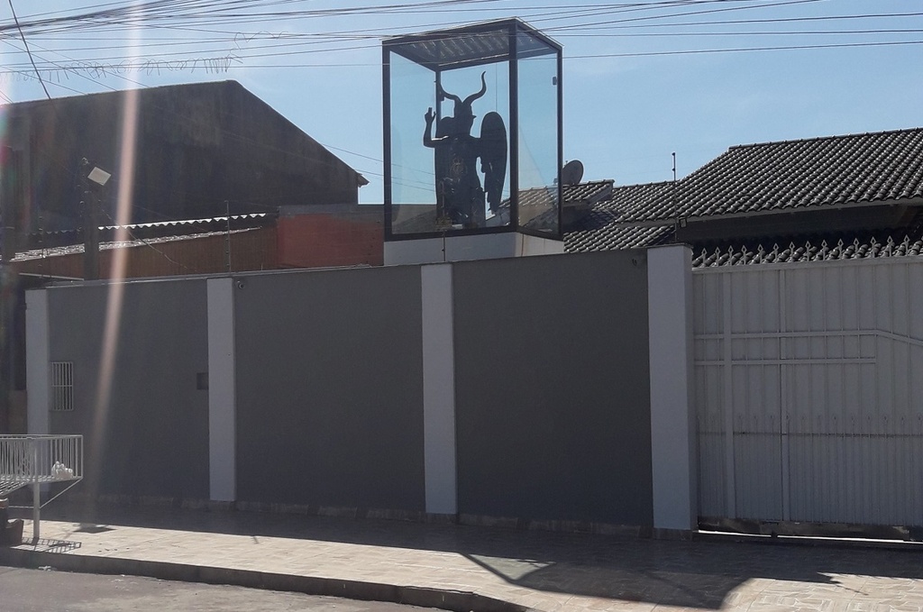 Baphomet' exposto no muro de casa em Alvorada viraliza nas redes sociais;  saiba significado de imagem religiosa, Rio Grande do Sul