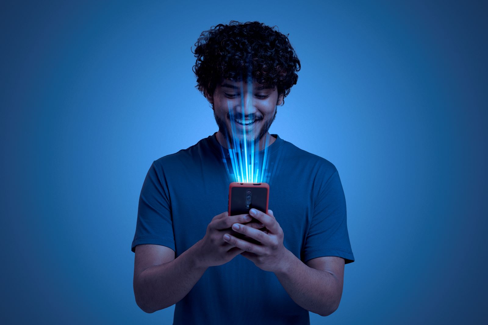 98,9% dos brasileiros acessam internet pelo celular